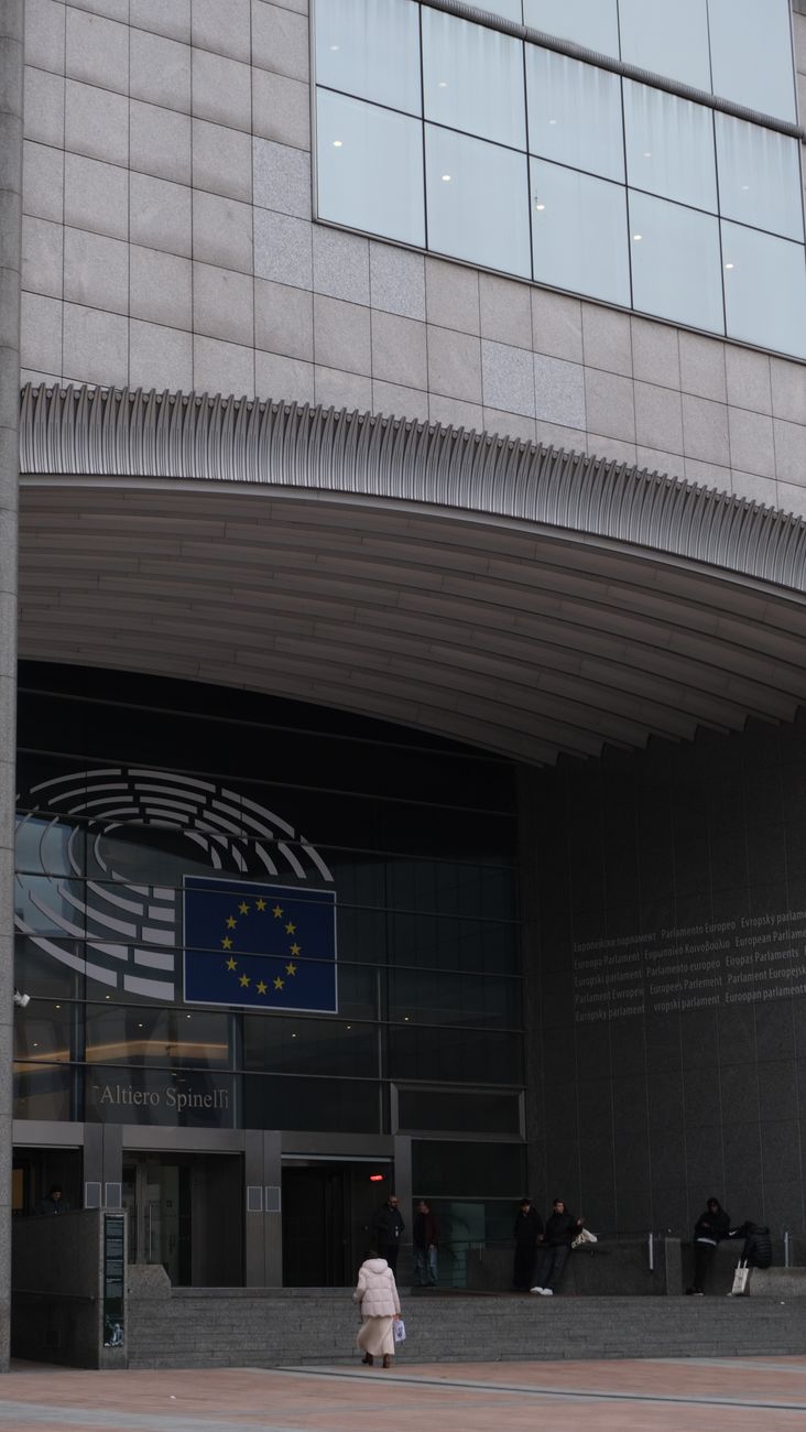 Comisión Europea exige a España proteger a 500 menores en Ceuta