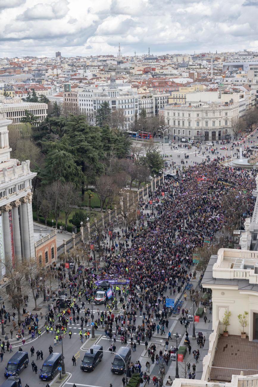 Miles de migrantes provocan protestas masivas en Ceuta y reclaman dimisión del Gobierno
