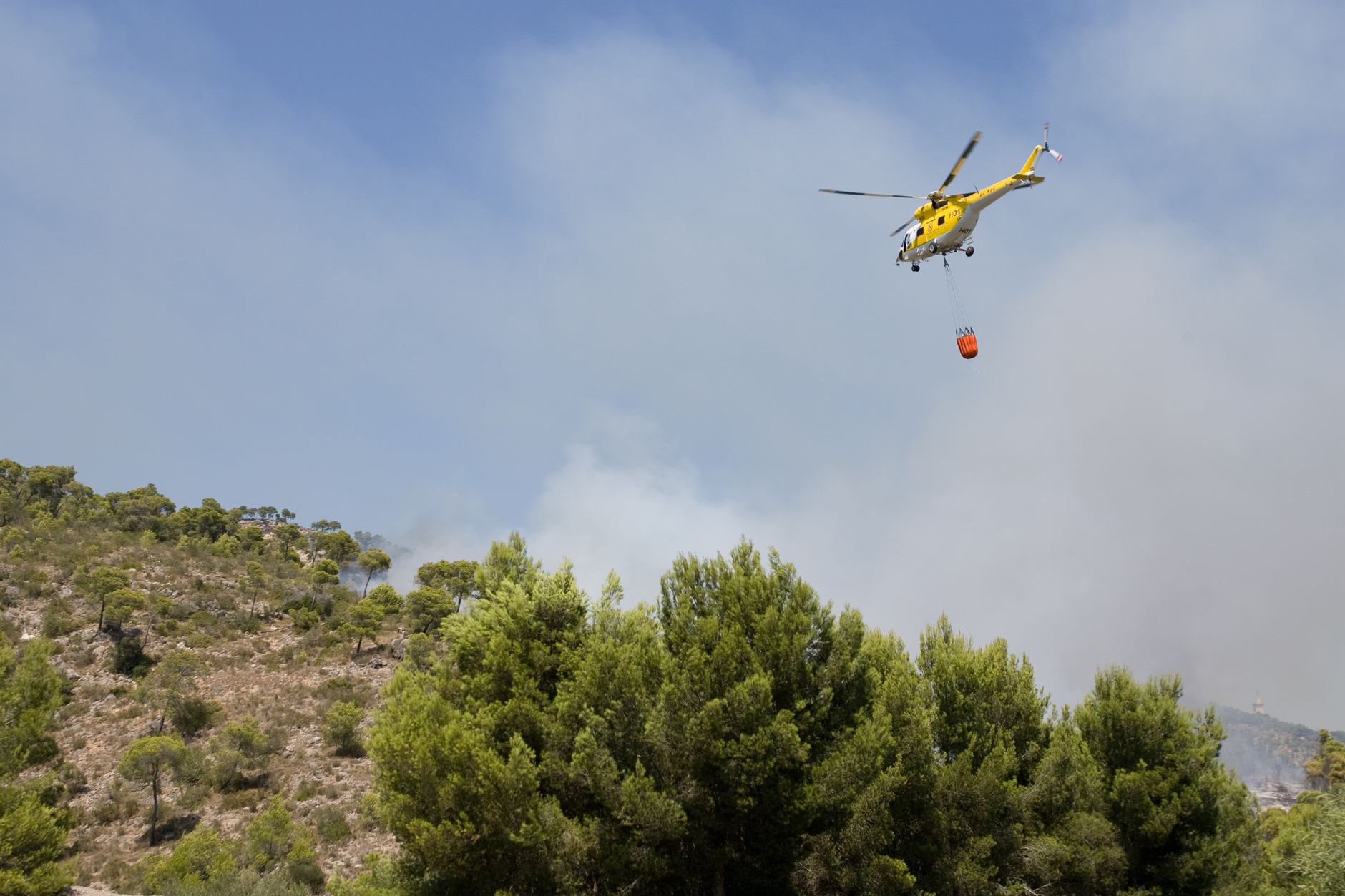 Incendio en Las Hurdes salta a Salamanca y confina a 1.200 vecinos en Nuñomoral