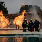 Incendio en autobús en Orense se extiende al monte y corta la AG-53 en 8 km