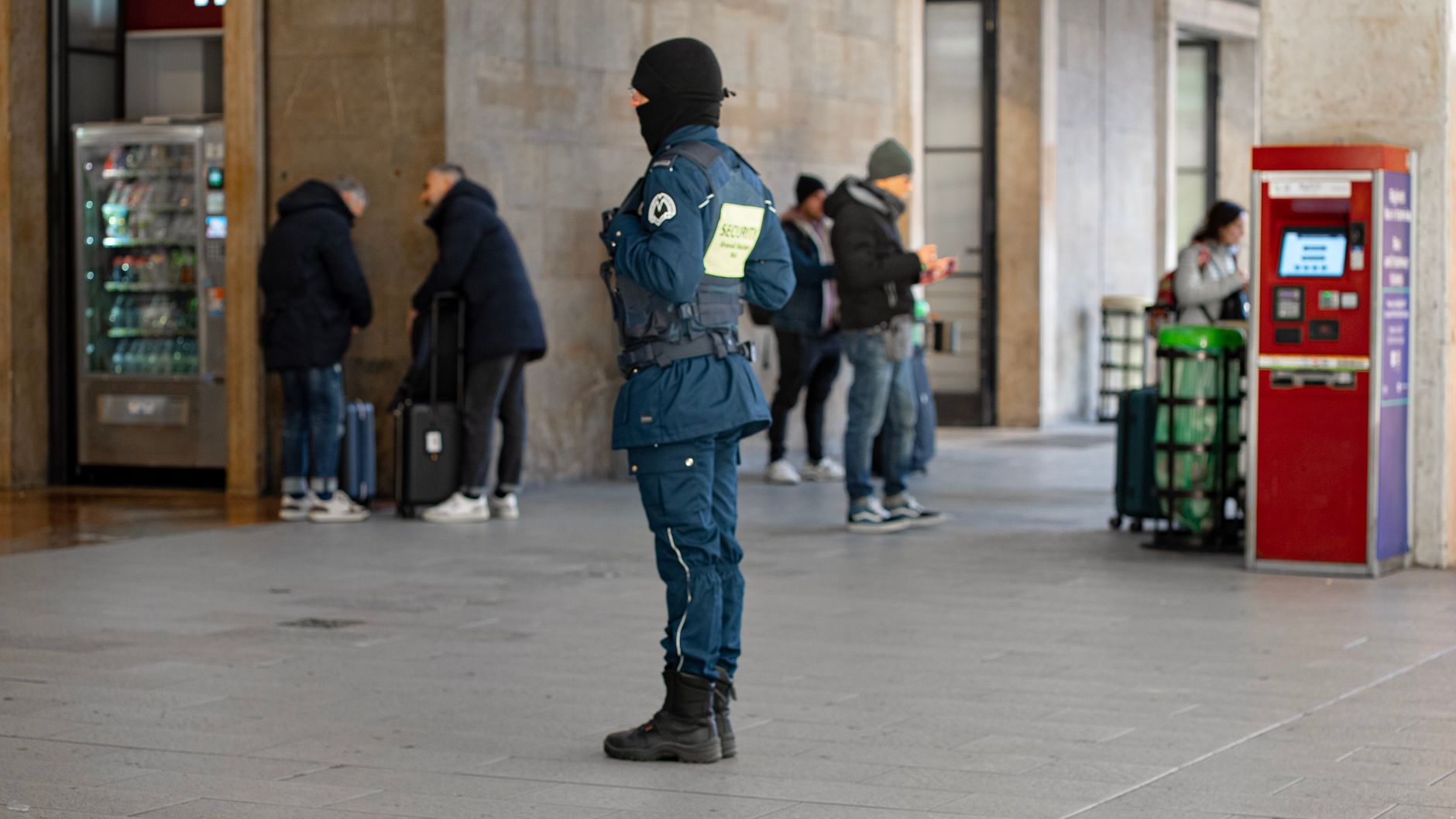 Govern catalán exige investigar agresión policial a aficionado con estelada en Elche