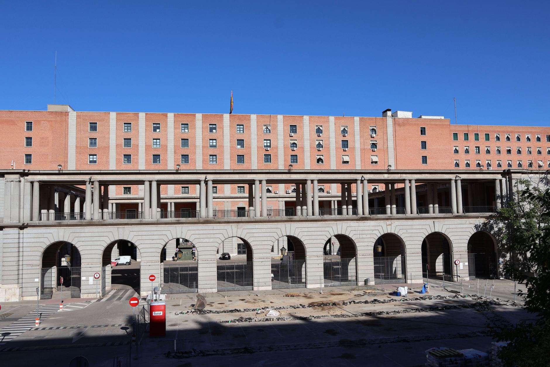 Juan Jesús Vivas acusa al Gobierno de "abandono" y exige expulsiones inmediatas en Ceuta