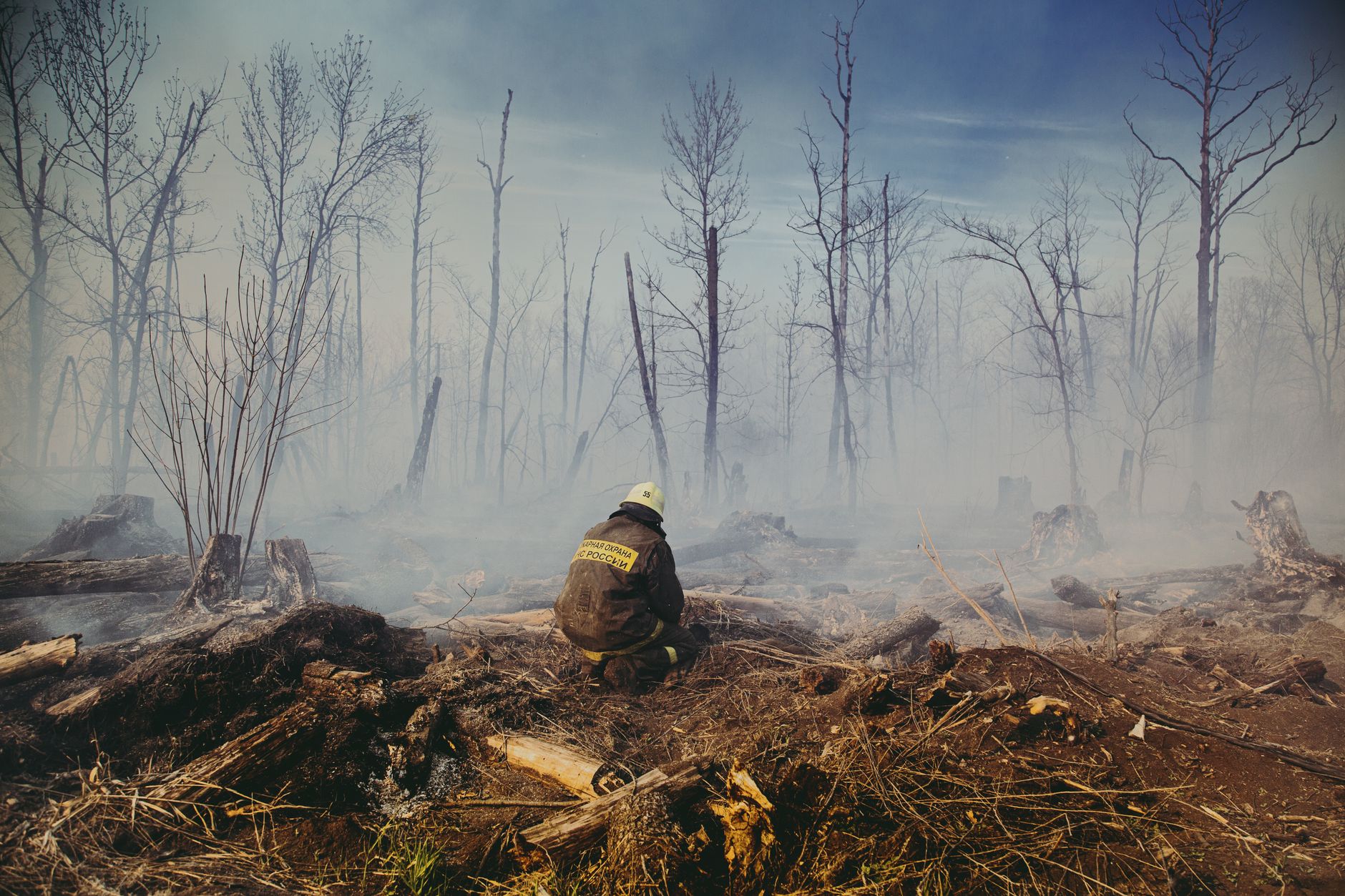 Incendio forestal en Hermisende obliga a evacuar Castromil y San Ciprián