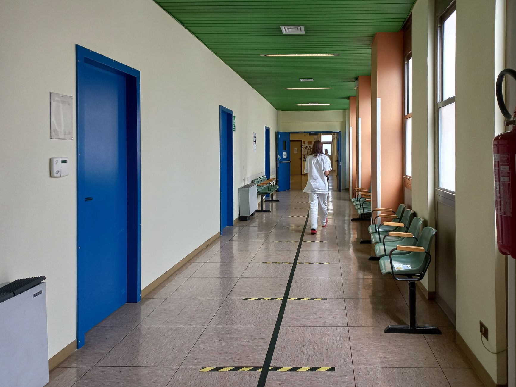 Gobierno descarta colapso sanitario en Ceuta pero exige espacios públicos para inmigrantes