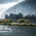 Bin Salmán inicia gira europea con reunión clave con Macron en París