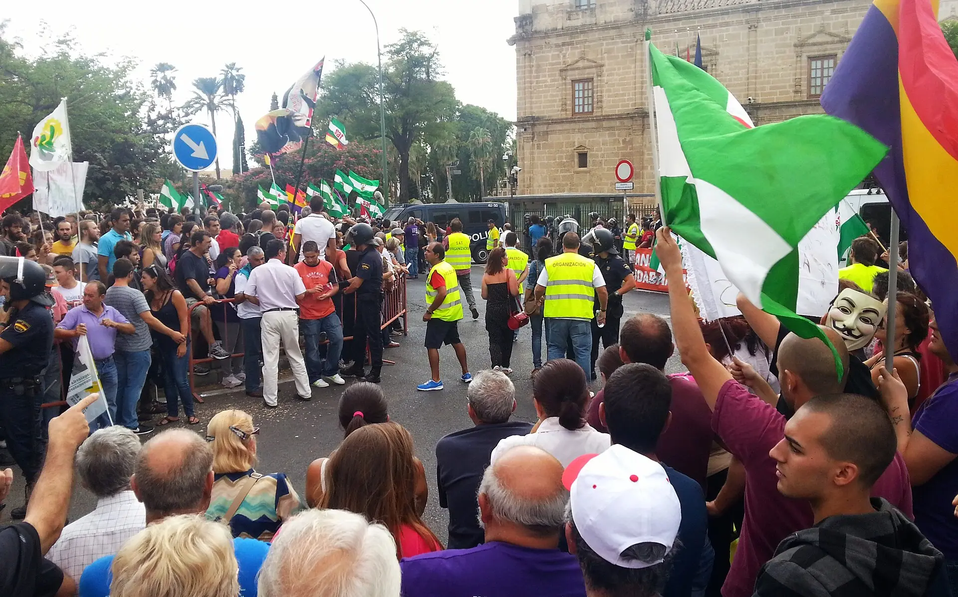 Parlamento de Andalucía licita curso de lenguaje claro por 2.250 euros