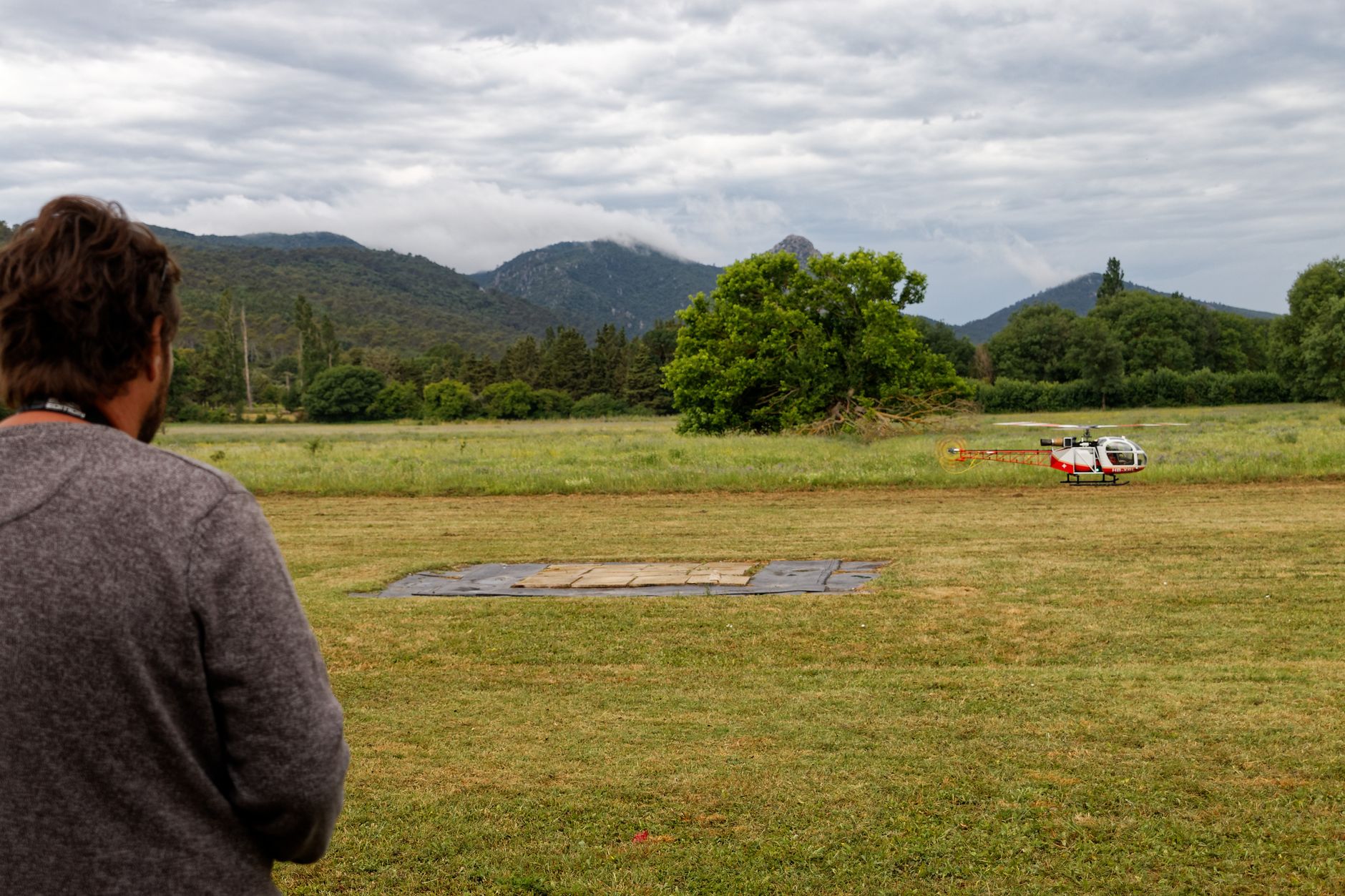 Ayuso vende el ático de Chamberí y otros cuatro inmuebles para financiar la reconstrucción de la Sierra Oeste
