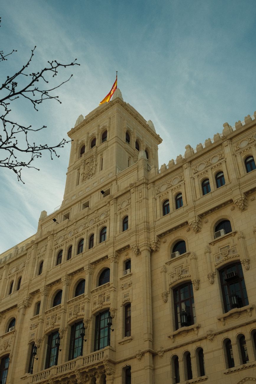 La Audiencia Nacional estudia suspender la instrucción de la ley de nietos por falta de rango reglamentario