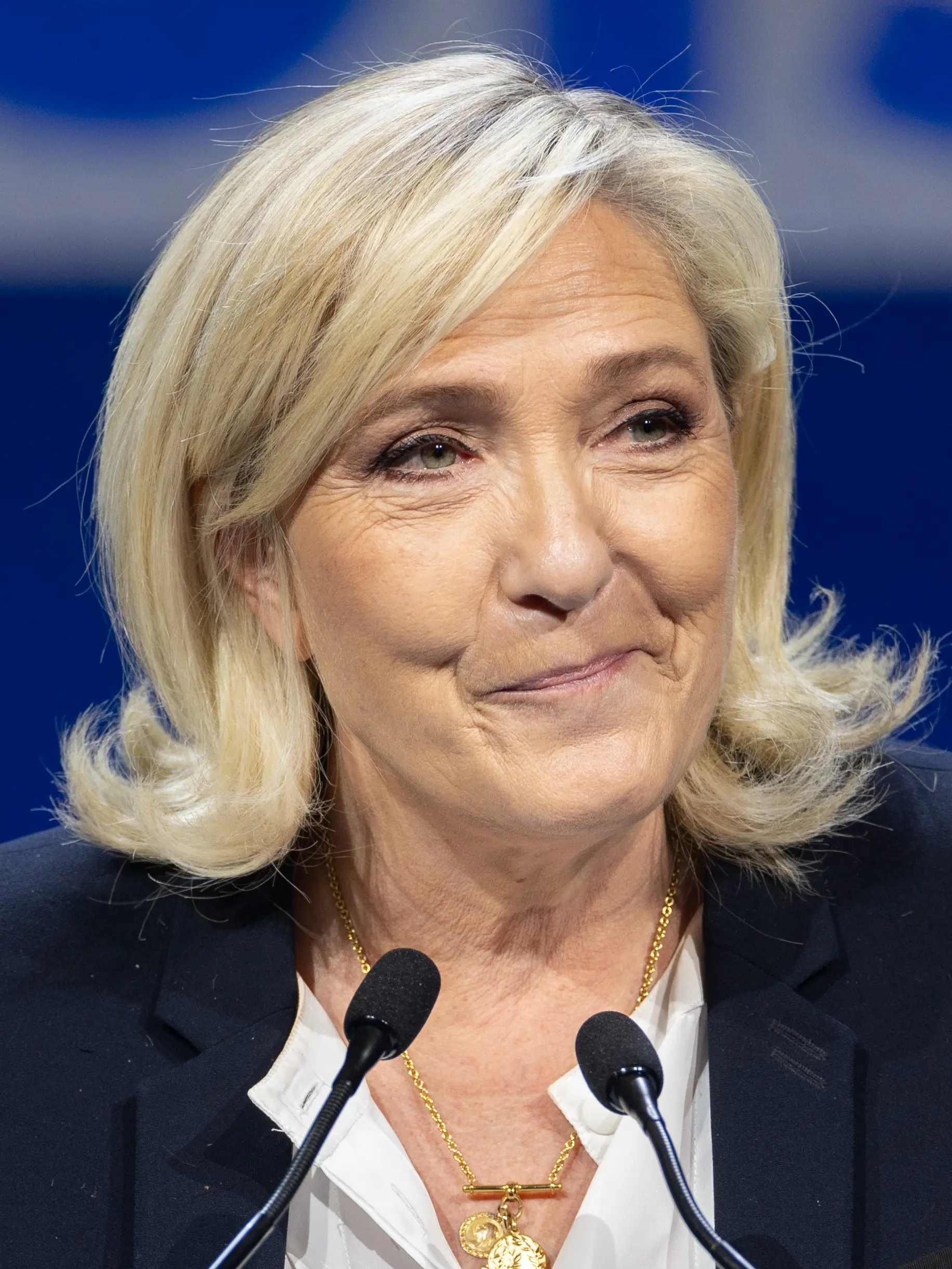 Le Pen logra grupo propio en el Senado de Francia