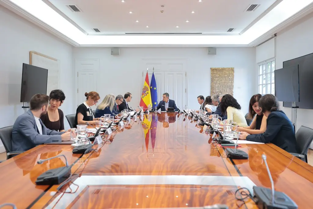 Robles premia al CNI tras chocar con Sánchez por Ceuta