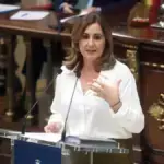 València prohíbe grupos turísticos de 25 personas y multa guías por saturar Ciutat Vella