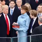 Trump recupera el apoyo hispano con promesas electorales a un mes de las elecciones