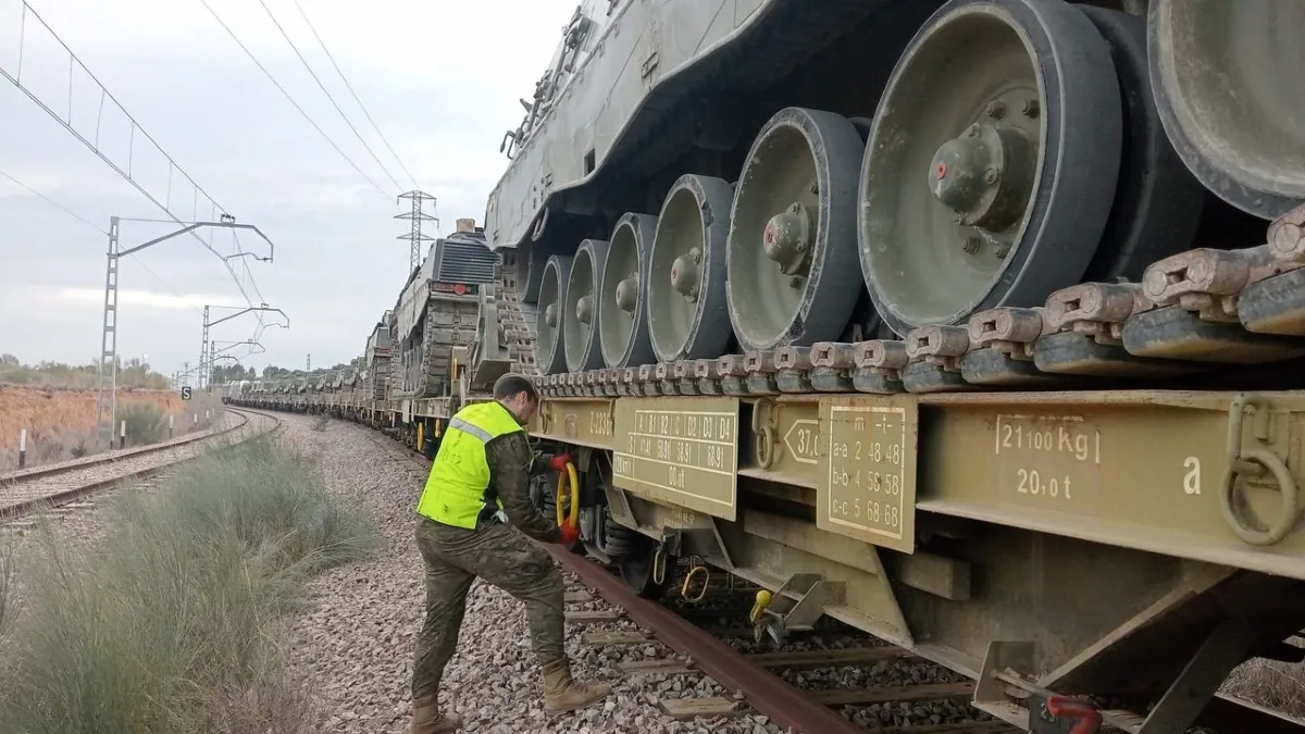 Defensa destina 110 millones a trenes militares: blindados y obuses por vía férrea