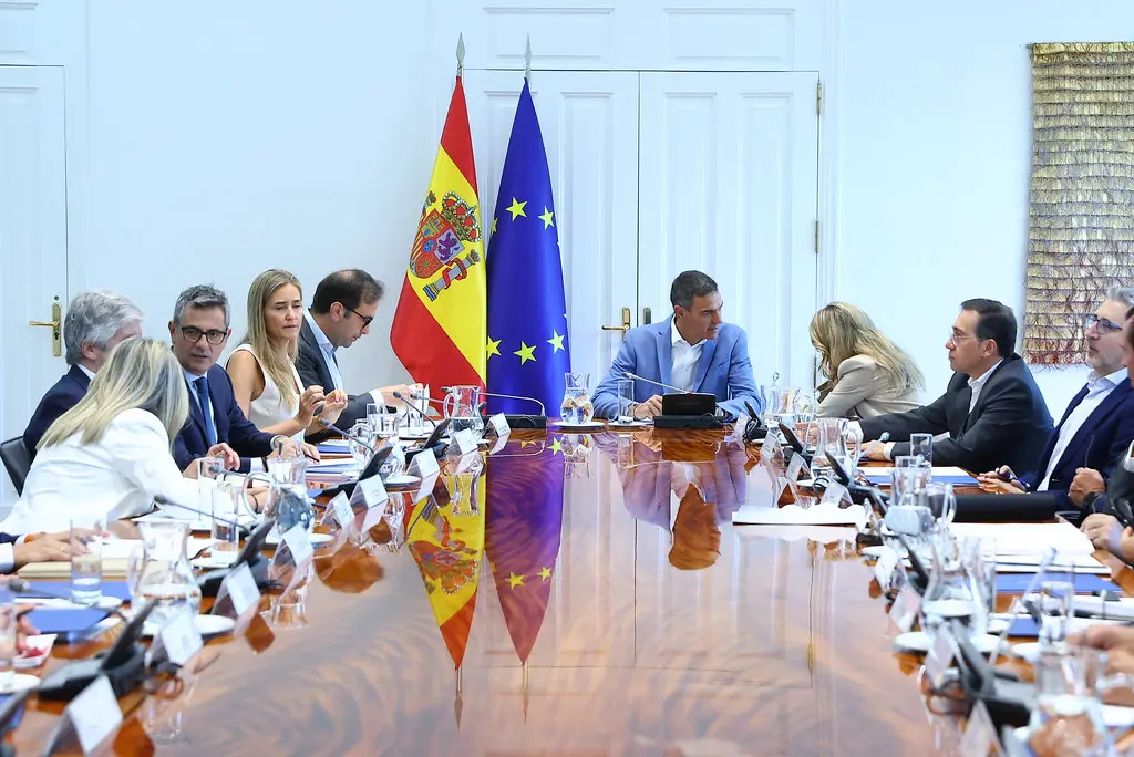 Albares censura que socios de la UE amplifiquen bulos sobre Ceuta