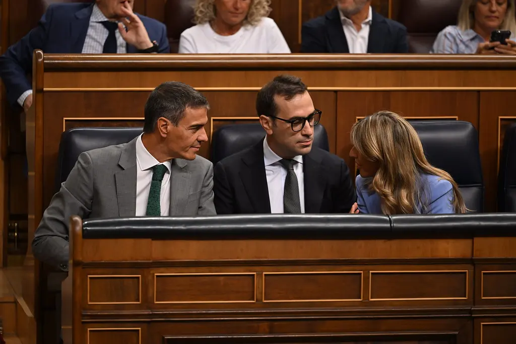 Gobierno desclasifica informes sobre 80.000 inmigrantes en Ceuta