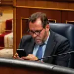 Puente defiende las vacaciones de Sánchez y critica las de Mañueco