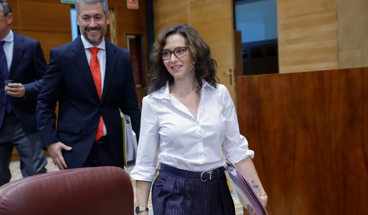 Ayuso liga hasta 350 euros más al mes a la carrera docente