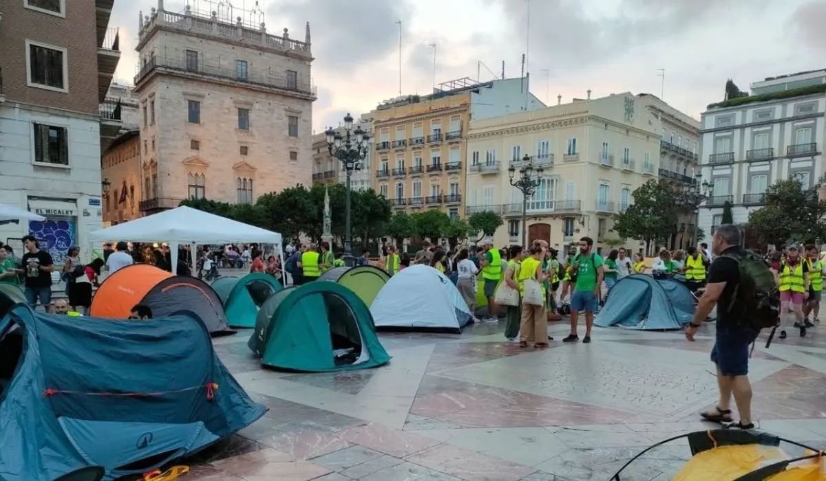 Acampadas ilegales: Madrid y Valencia repiten el guión
