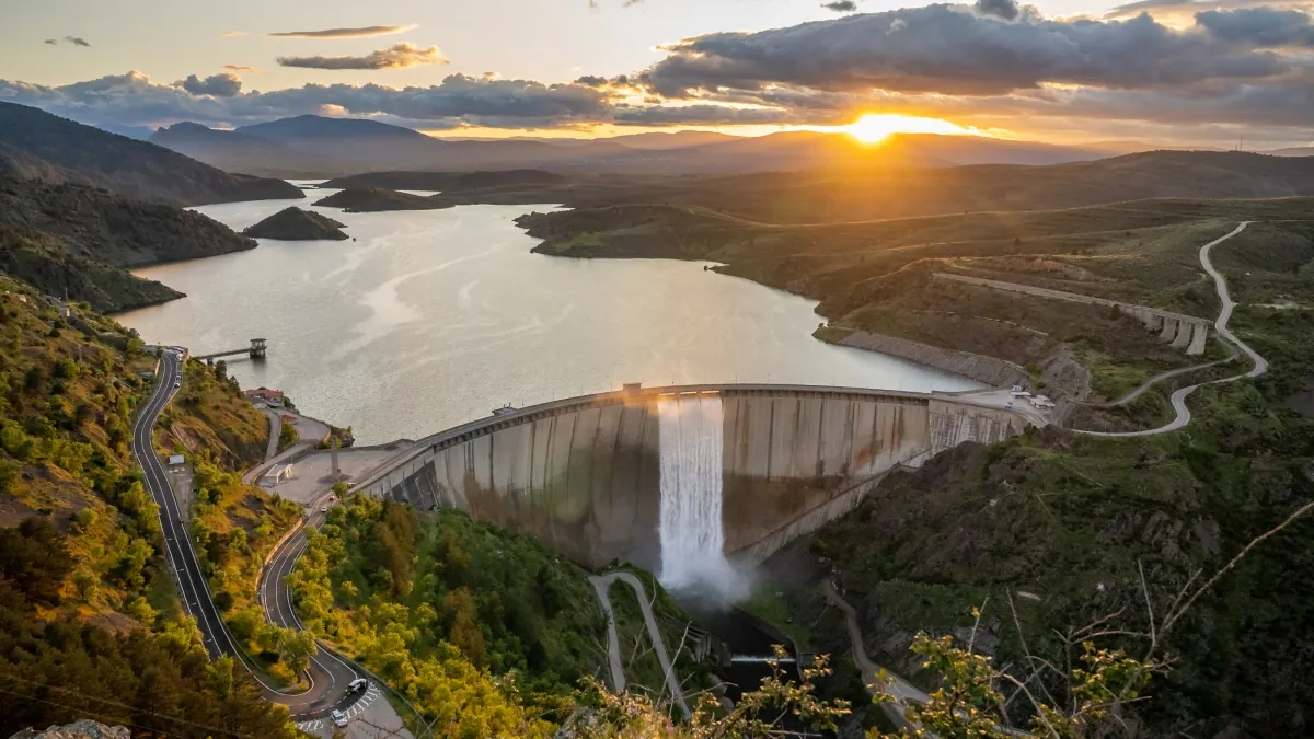 Canal de Isabel II invertirá más de 2.000 millones hasta 2030 en la red de agua