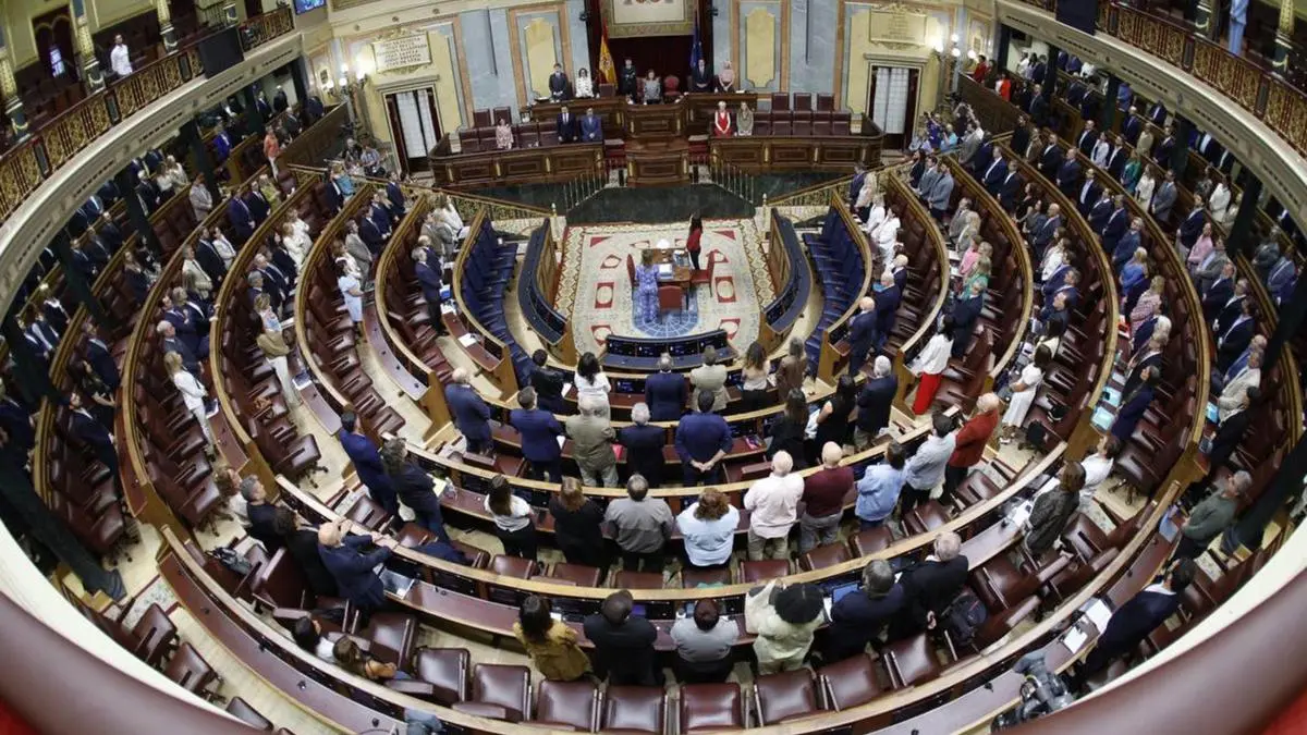 El Congreso disuelve y 213 diputados podrán cobrar hasta 9.600 euros