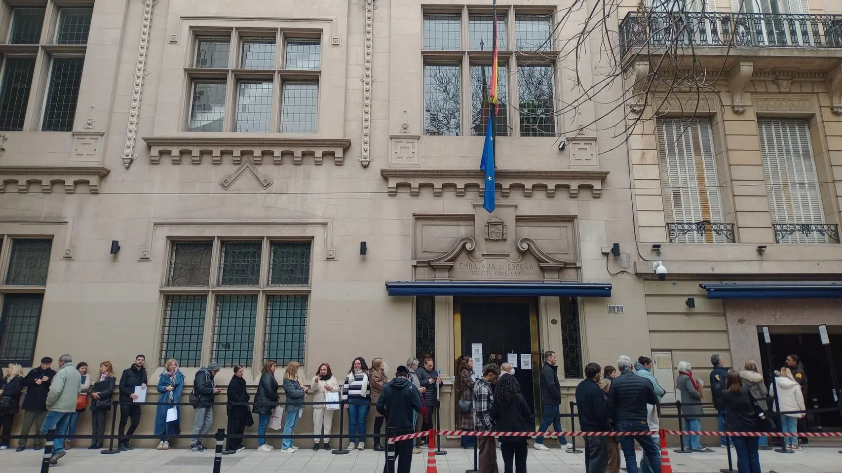 El Gobierno suprime el voto rogado para los españoles en el exterior