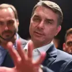 Flávio Bolsonaro lidera con 49% frente al 45% de Lula según Datafolha Flávio Bolsonaro lidera con 49% frente al 45% de Lula según Datafolha