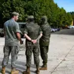 Defensa reduce la jornada militar a 35 horas y amplía flexibilidad familiar
