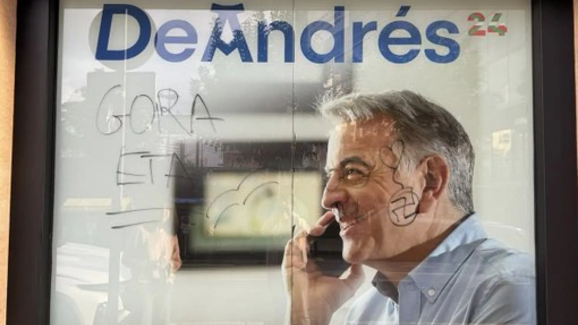 El PP de Bizkaia denuncia pintadas con esvásticas en la sede de Bilbao