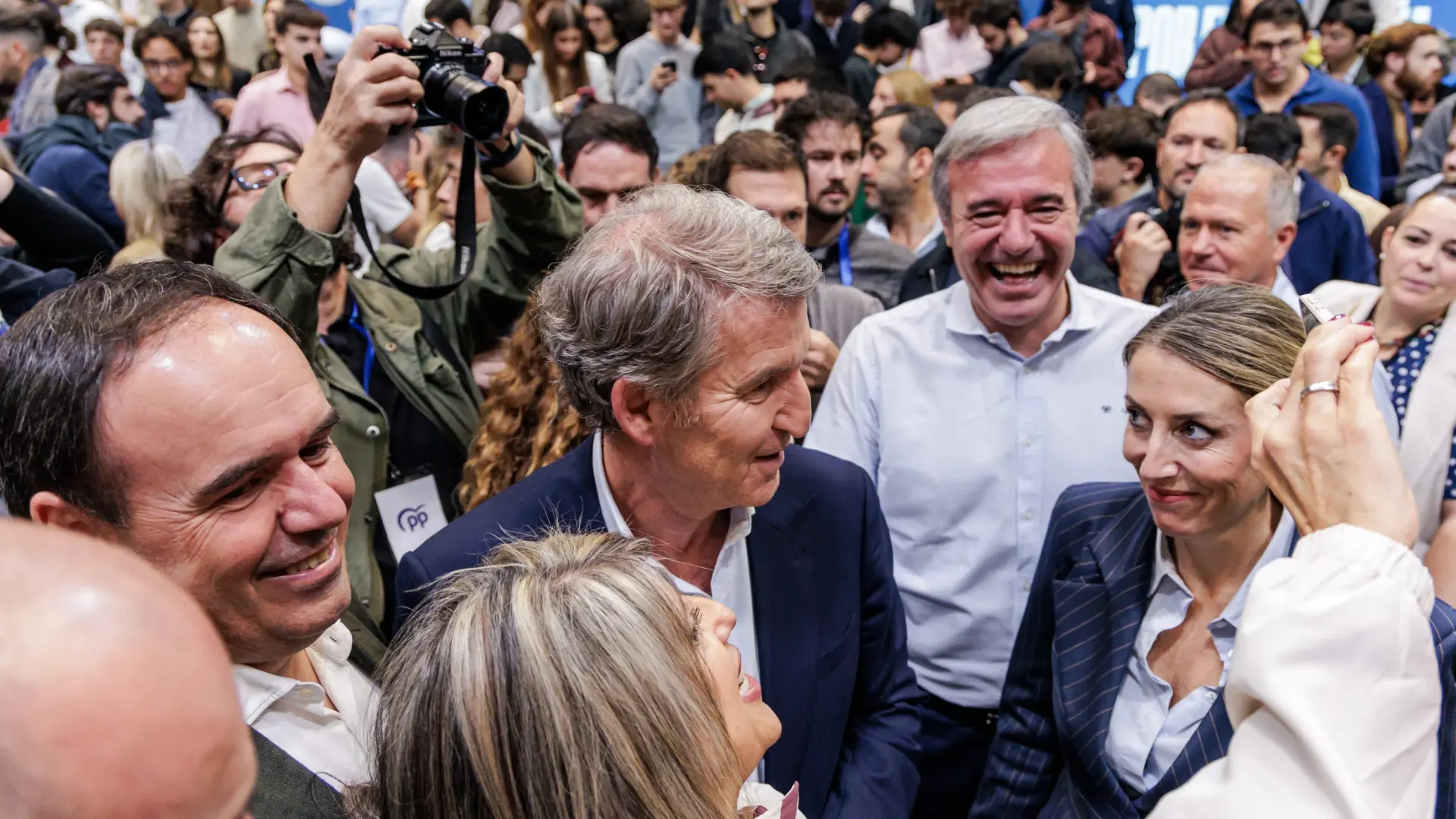 Jorge Azcón impulsa la precampaña del PP en Ifema
