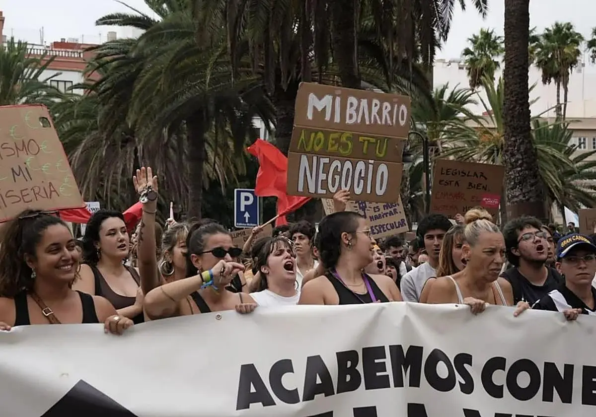 Empresarios canarios critican la huelga general por la vivienda