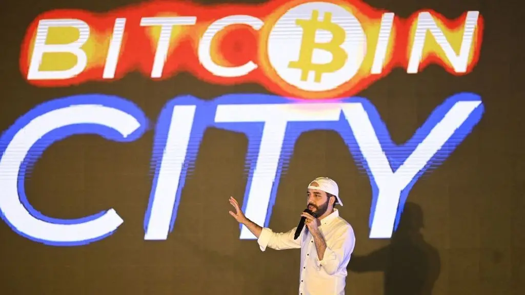 Bukele revisa el experimento del bitcoin en El Salvador