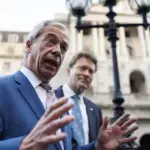 Nigel Farage propone suspender asilo británico cinco años
