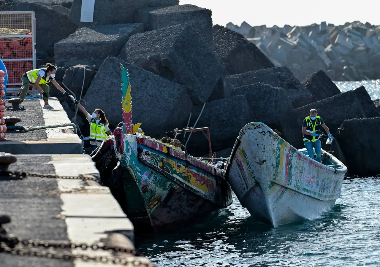 Canarias recibe 1.126 migrantes en una semana, 565 en El Hierro