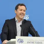 Velázquez dice que Tolón "sin pena ni gloria" y no impulsa el pabellón