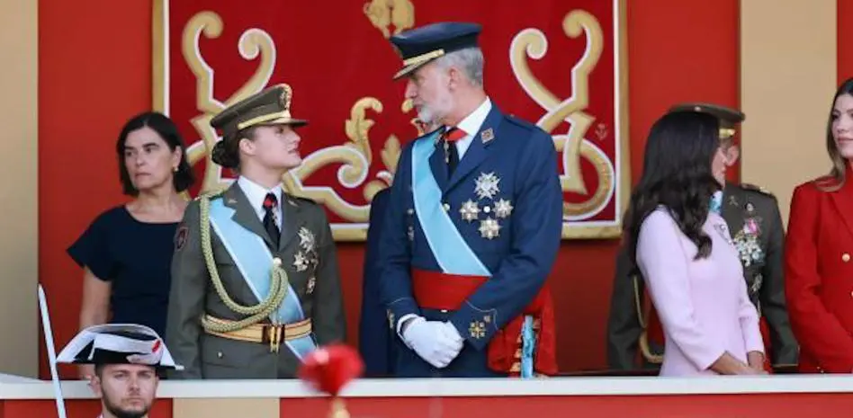 Los Reyes presiden desfile de 12 de octubre con 4.400 militares