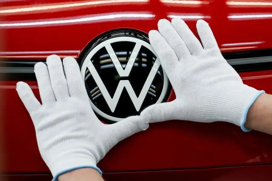 El responsable de Renault señala riesgo de eliminar 300.000 coches