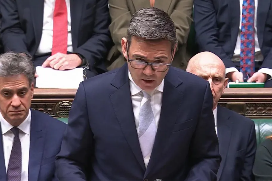 Andy Burnham vuelve a prometer acercamiento del Reino Unido a la UE