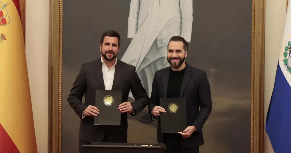 Bukele firma inversión de 2.600 millones de euros con Cox
