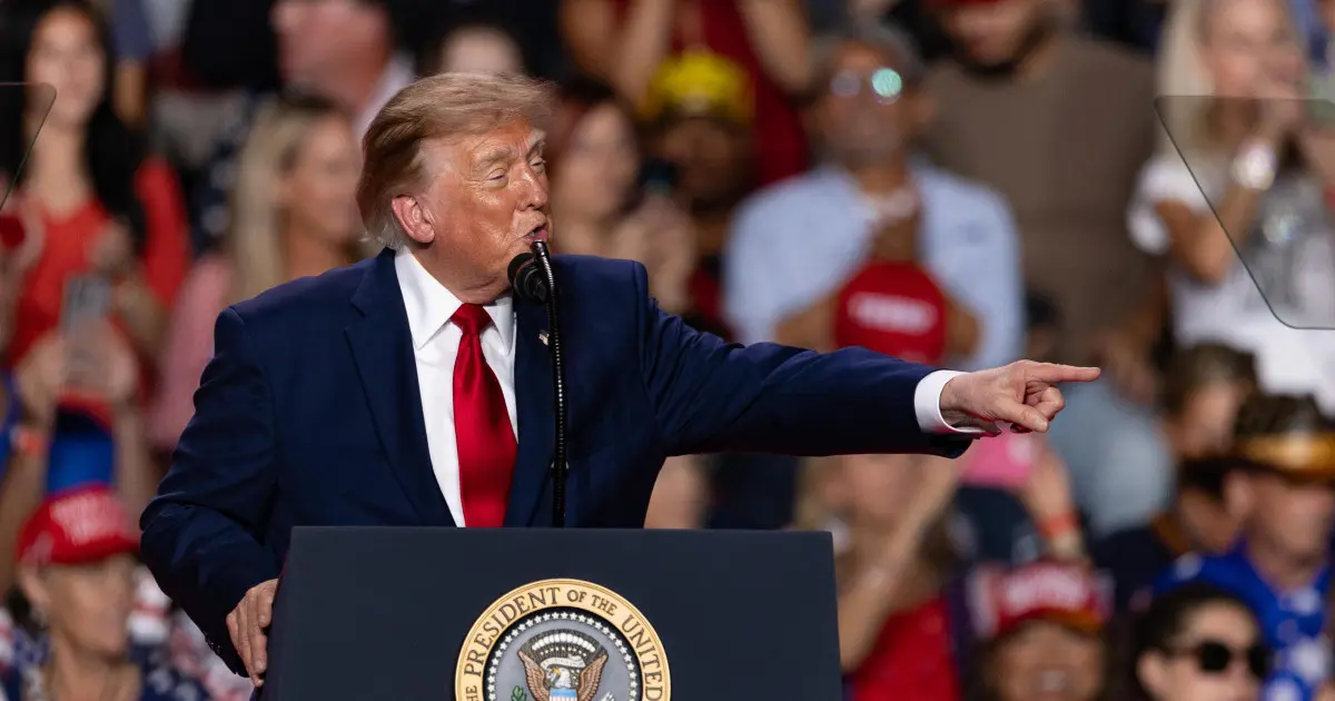 Trump llama "gordo" a manifestante y lo expulsa en mitin de Ohio