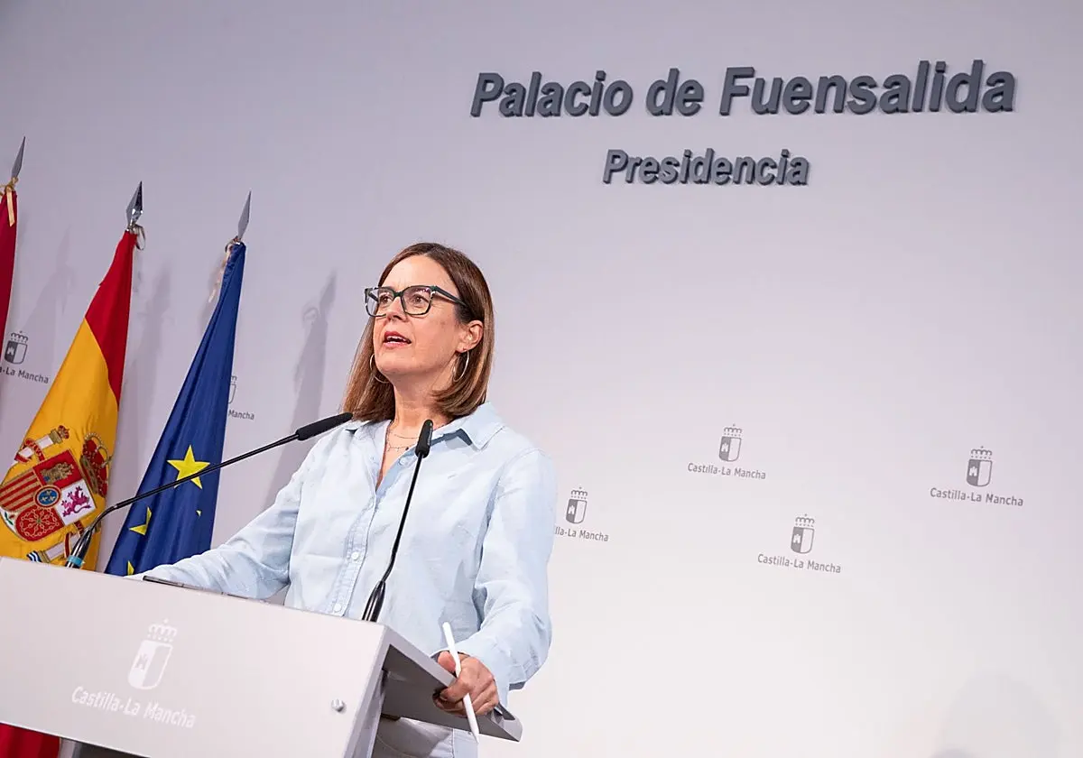 Esther Padilla acusa al PP de proponer menos impuestos a fondos buitre