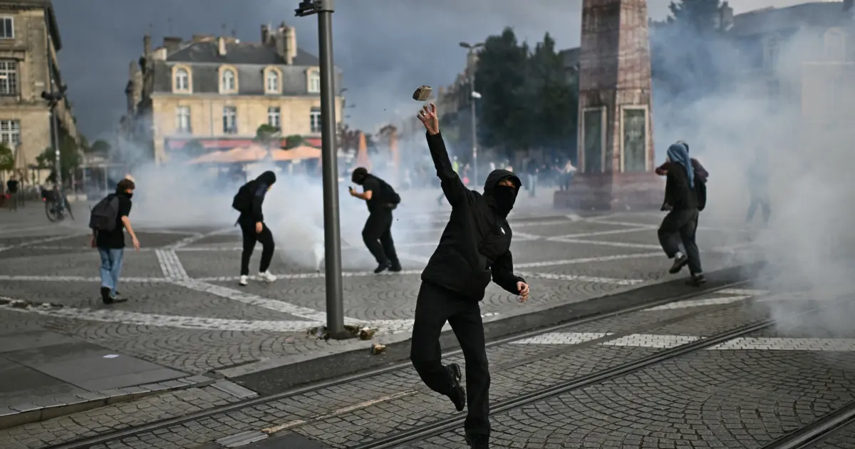 Emmanuel Macron pide al Gobierno respuestas concretas a los estudiantes
