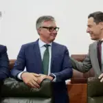 Juanma Moreno consolida el pacto con Vox a los cien días