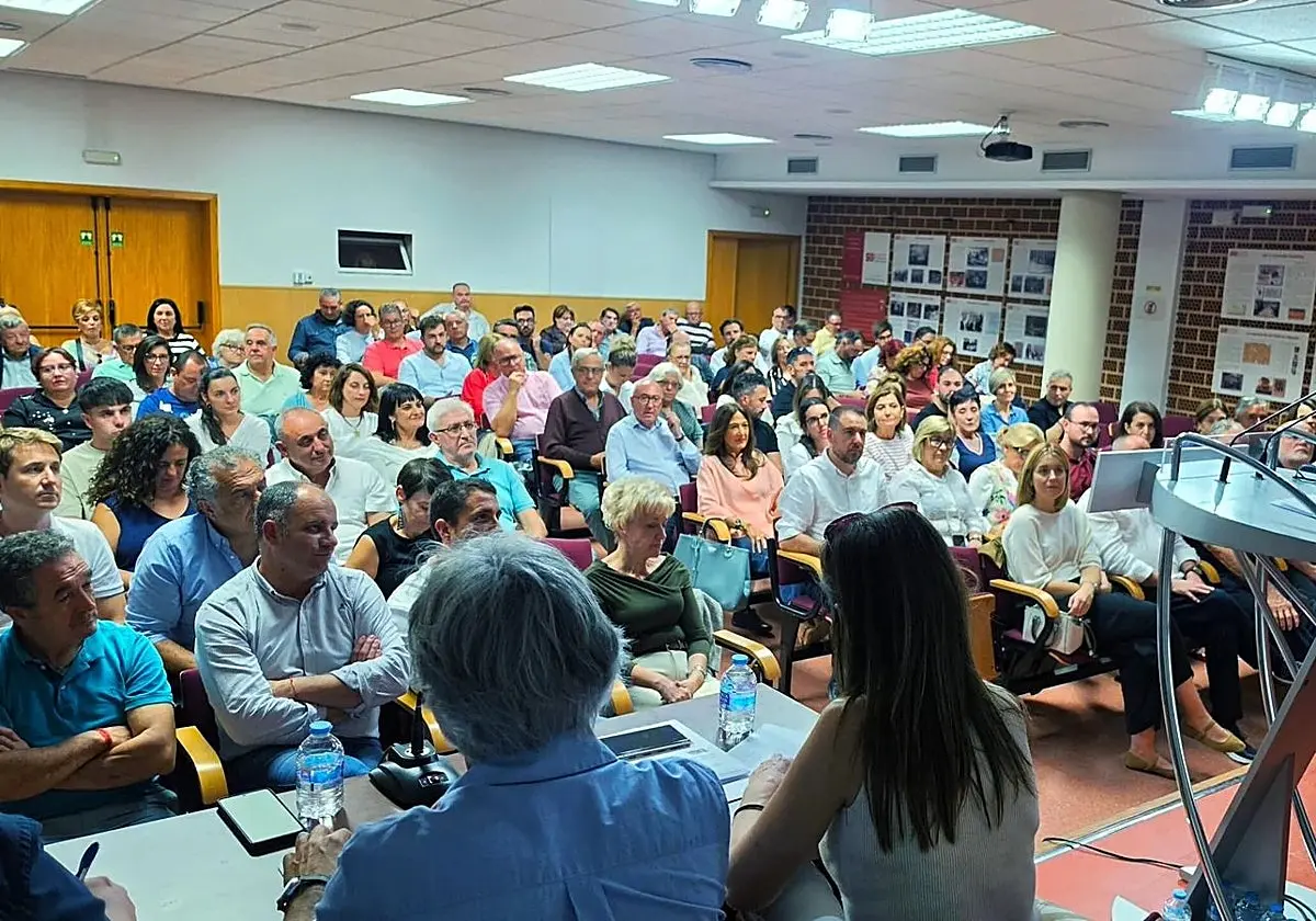 Emilio Sáez encabezará la lista del PSOE de Albacete al Congreso