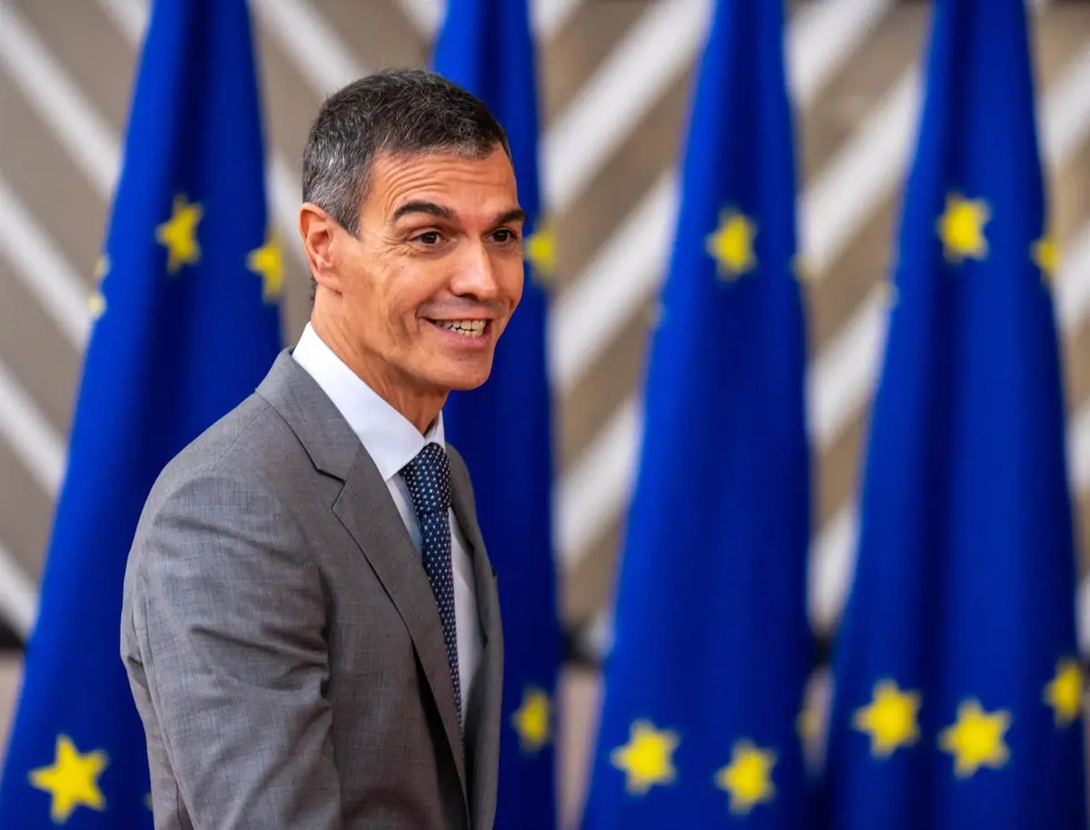Pedro Sánchez respalda a Montse Mínguez tras escándalo inmobiliario