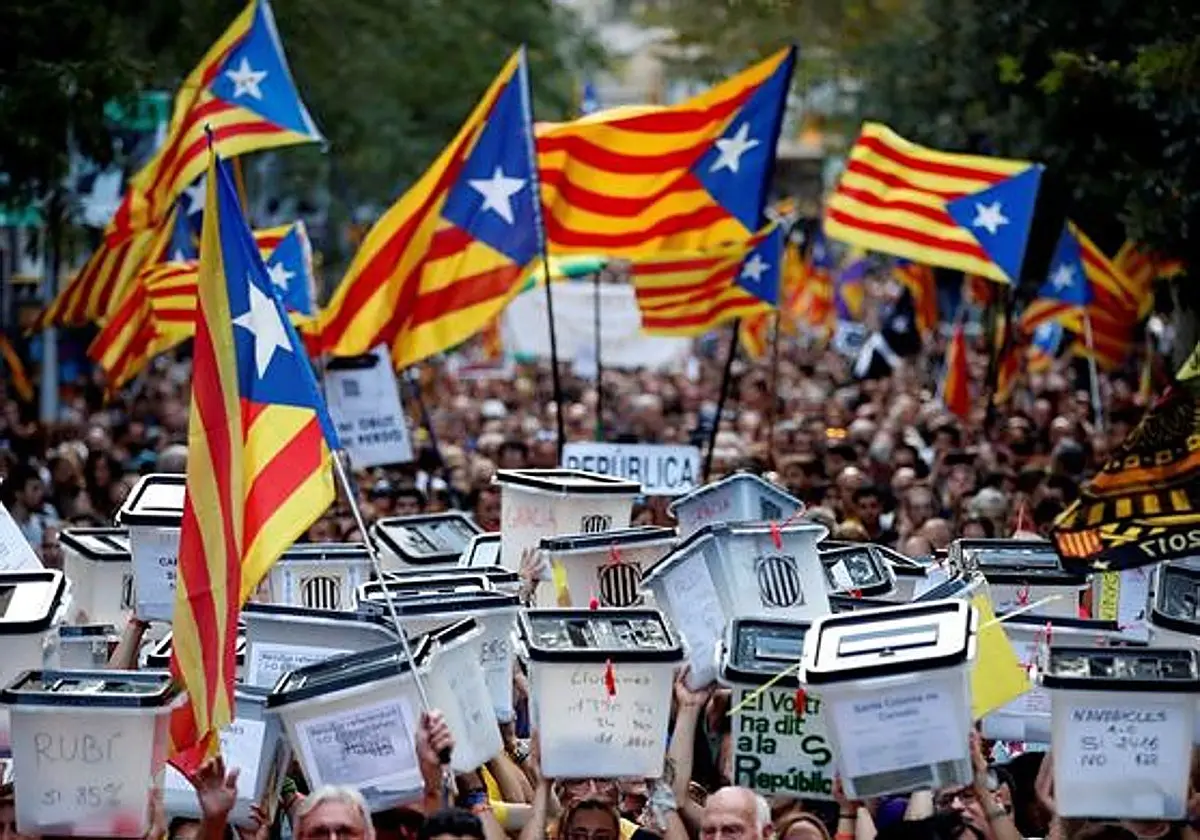 El Tribunal de Cuentas absuelve a Carles Puigdemont y 34 encausados