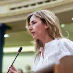 Álvarez de Toledo dice que Sánchez compra el silencio de Robles