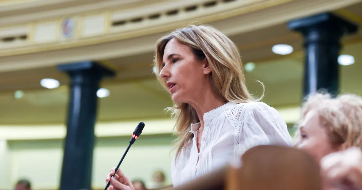 Álvarez de Toledo dice que Sánchez compra el silencio de Robles