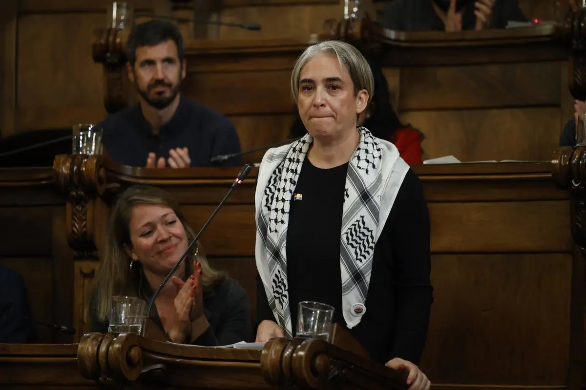 Ada Colau asume candidatura de Frente Amplio y está dispuesta a ceder