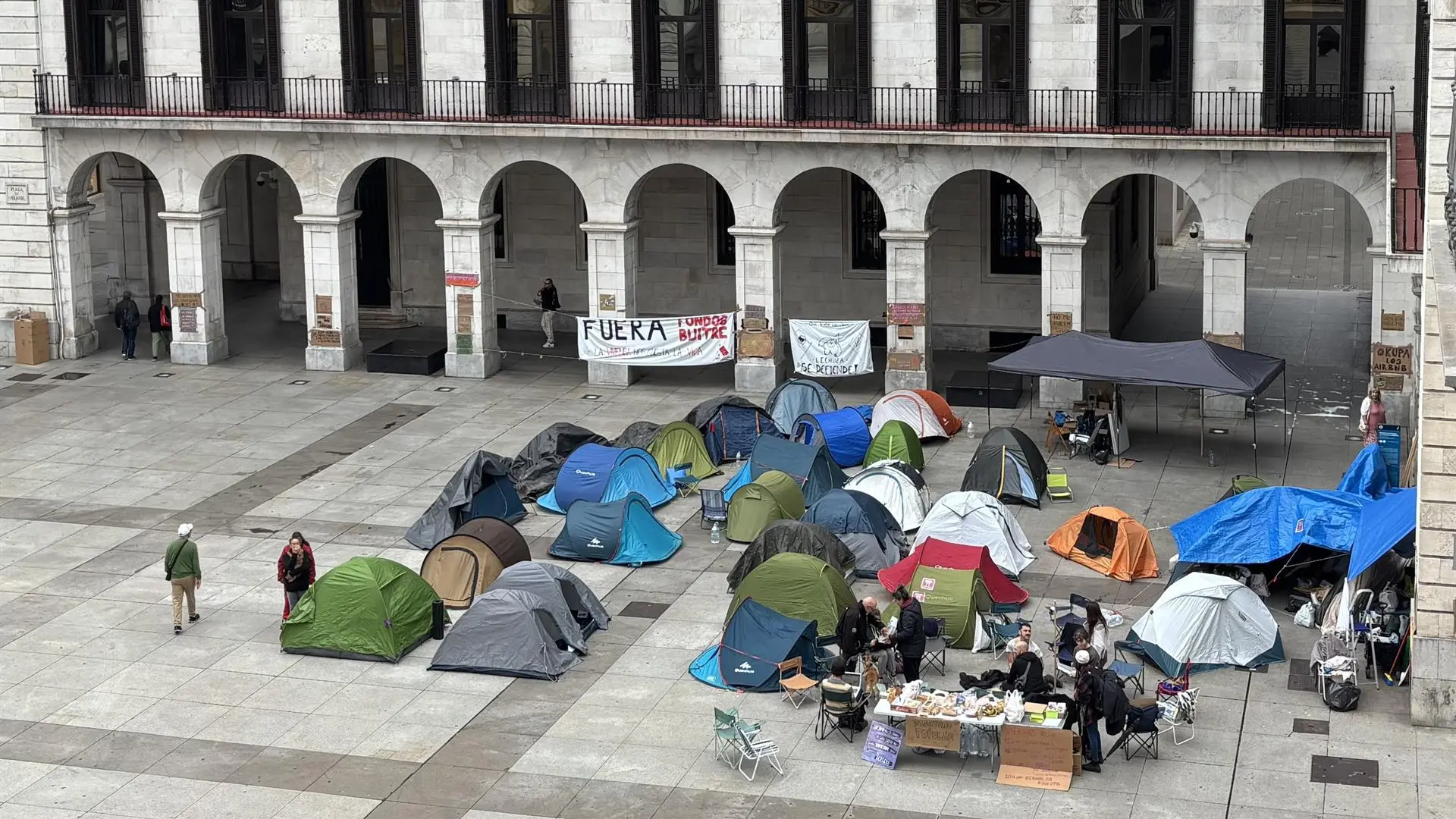El Ayuntamiento de Santander propone mover la acampada de La Porticada