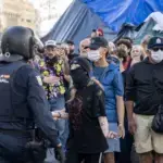 Madrid pide al delegado que levante la acampada de Sol por salubridad